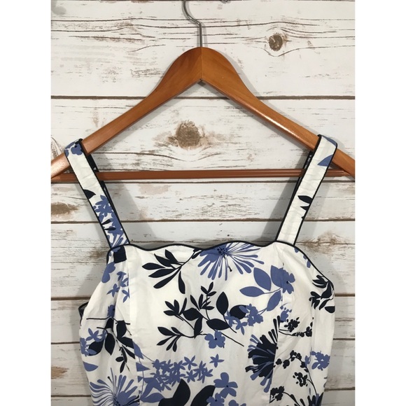 WHITE AND BLUE FLORAL DRESS SIZE 8 - Picture 3 of 5